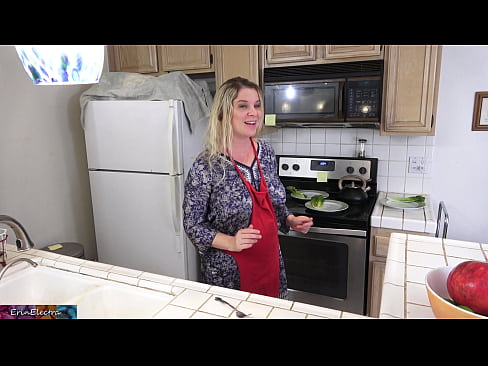 ❤️ Ibu tiri memerah susunya di dapur sebelum tarikhnya seks super pada kami ms.josporn-com.ru ❤